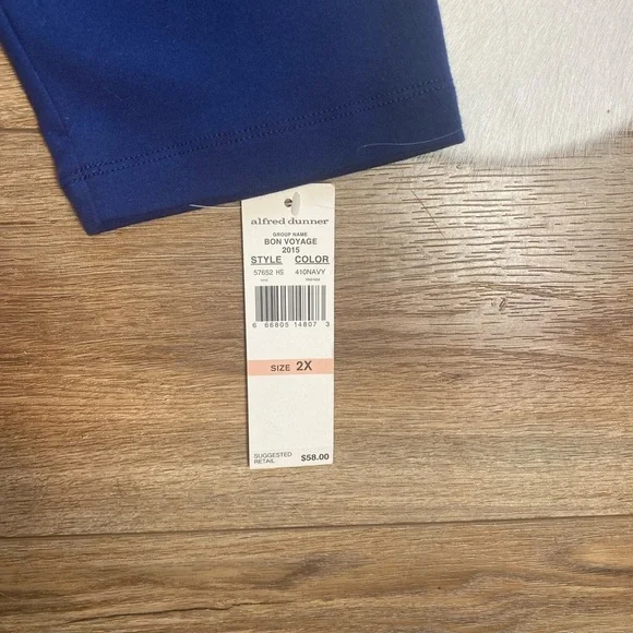 Alfred Dunner navy blue top featuring prominent white floral embroidery - Picture 7 of 10